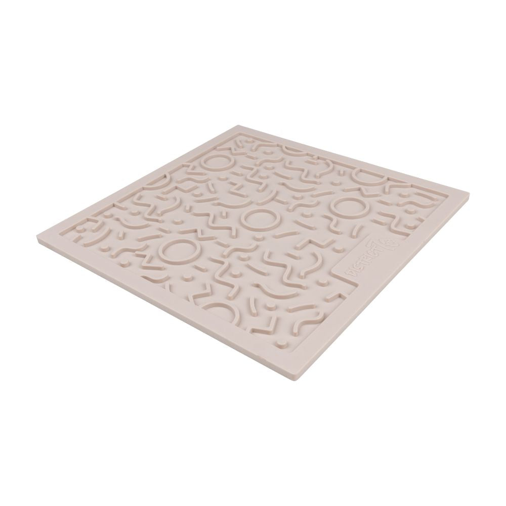 QUEST likmat voor katten in terra productfoto - District 70