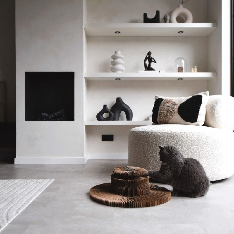 Kartonnen kattenmand in interieur setting - MAZE District 70