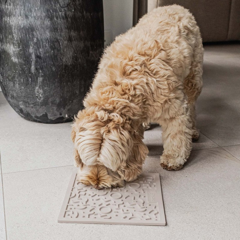 Likmat voor hond in merengue lifestyle - QUEST District 70