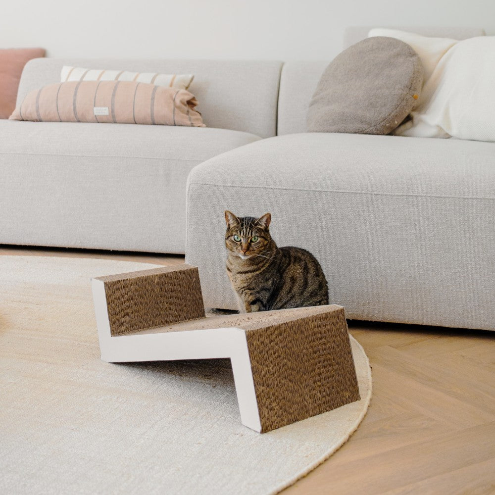 SOFA krabmeubel met kat - District 70